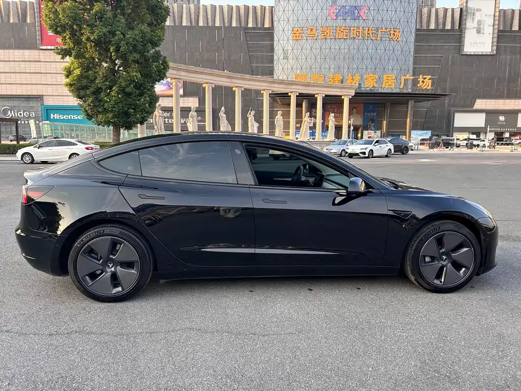 Tesla Model 3 — миниатюра 12