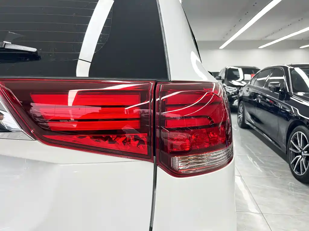 Mitsubishi Outlander — миниатюра 20