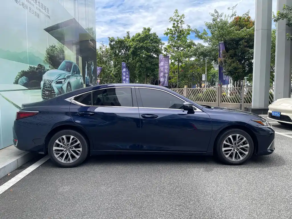 Lexus ES — миниатюра 14