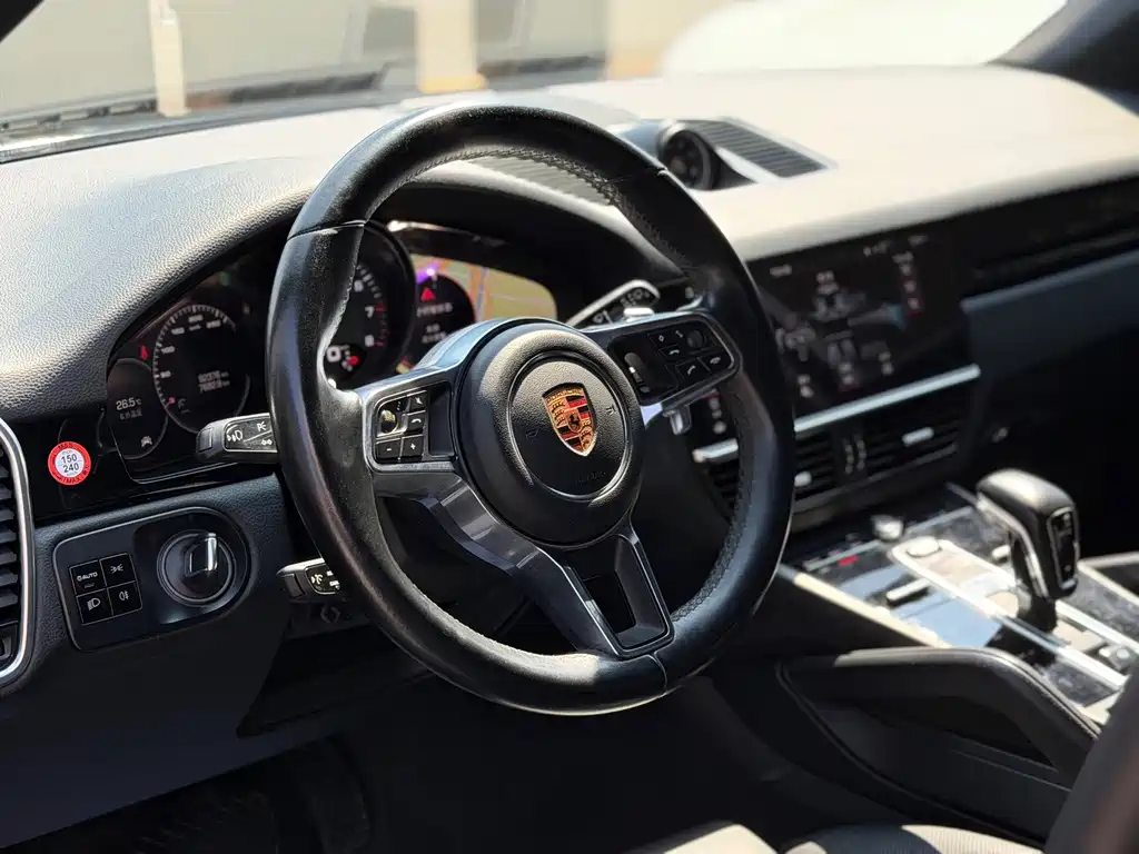 Porsche Cayenne — миниатюра 4