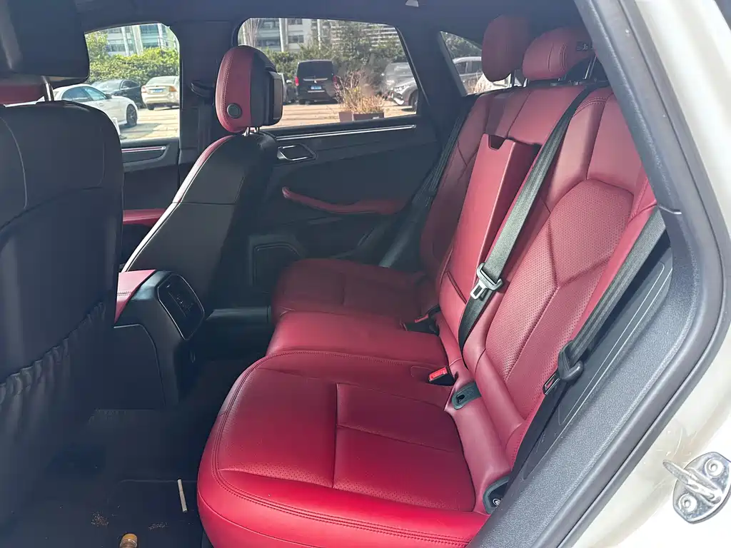 Porsche Macan — миниатюра 11