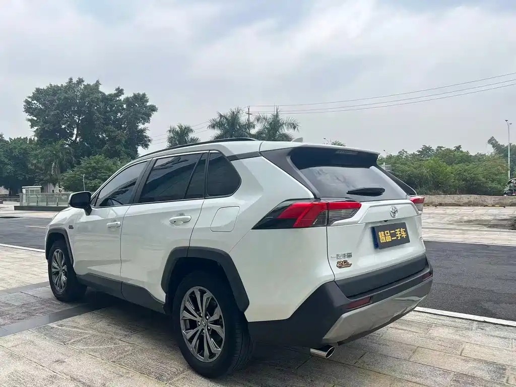 Toyota RAV4 — миниатюра 17