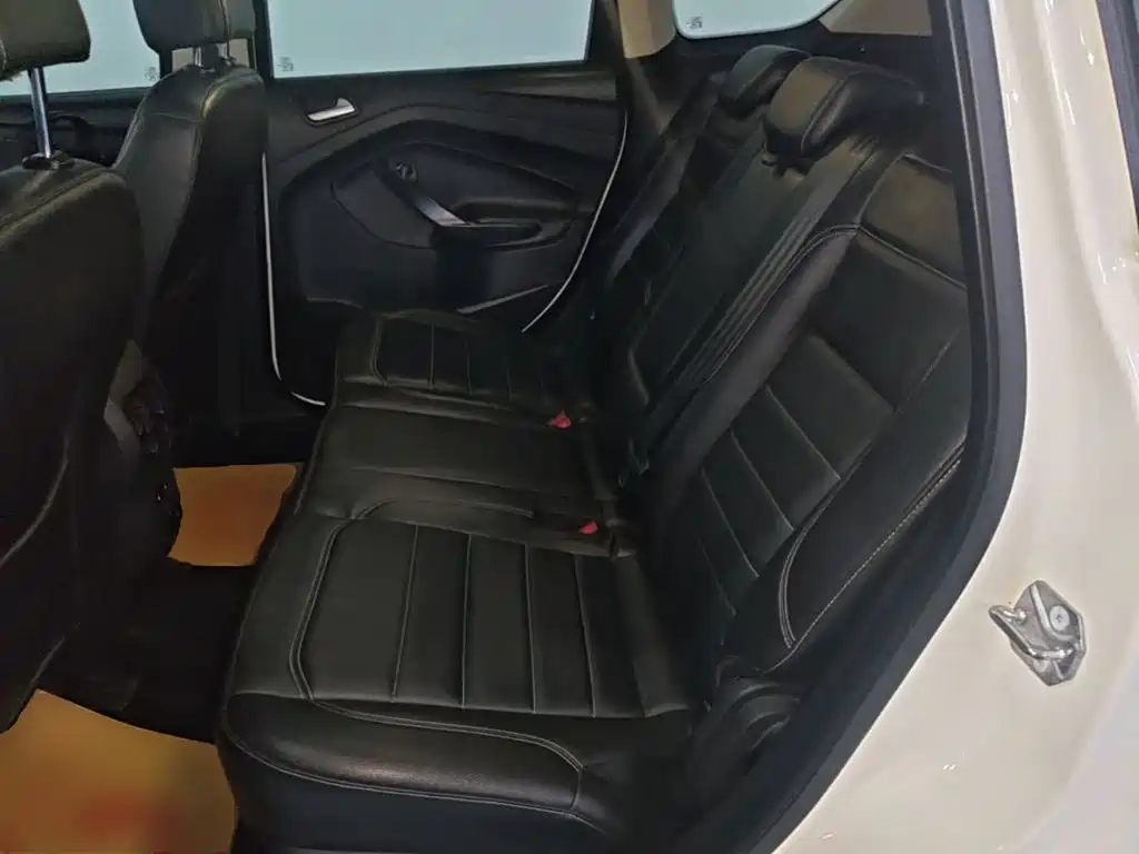 Ford Kuga — миниатюра 17