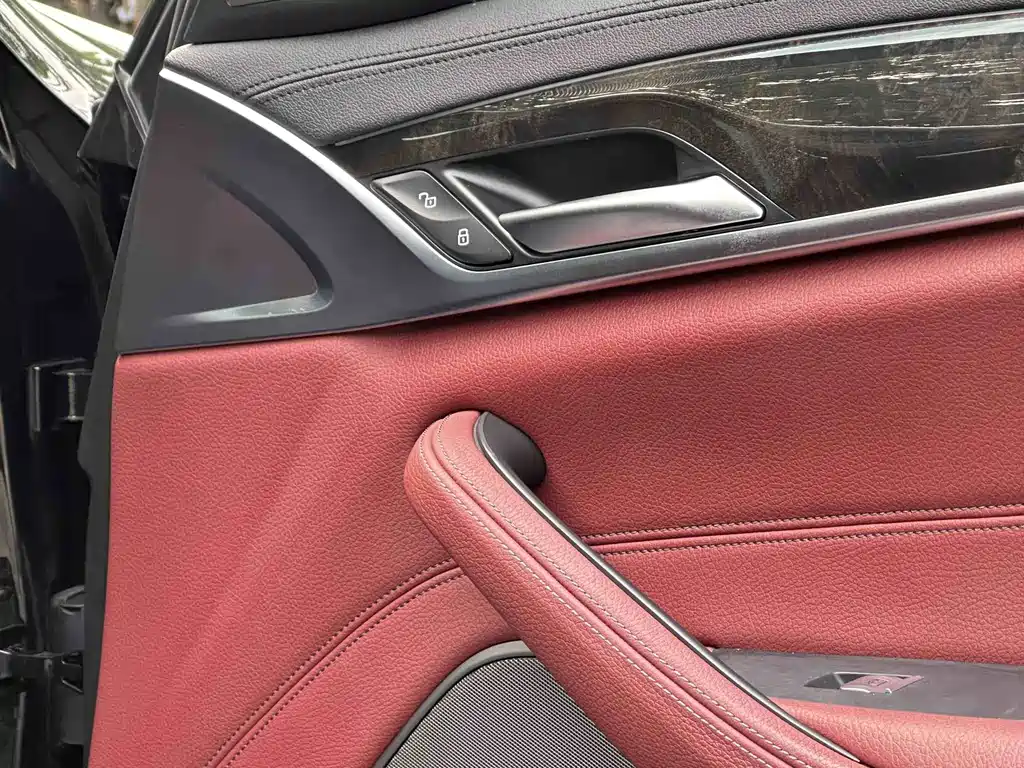 BMW 5 Series — миниатюра 14