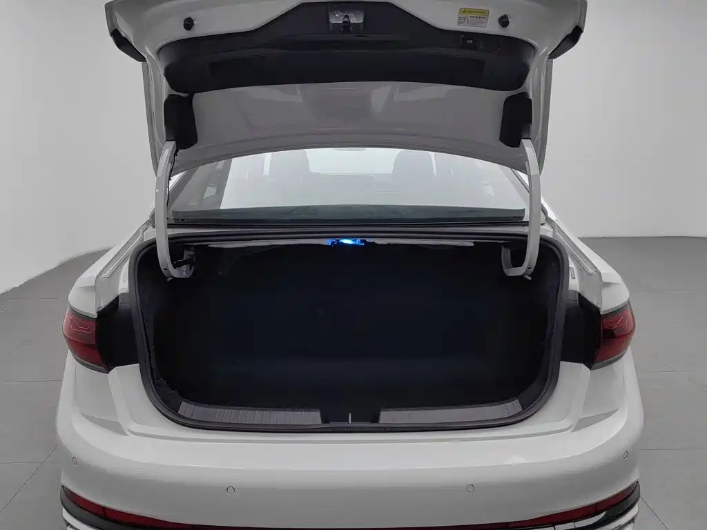 Volkswagen Sagitar — миниатюра 16