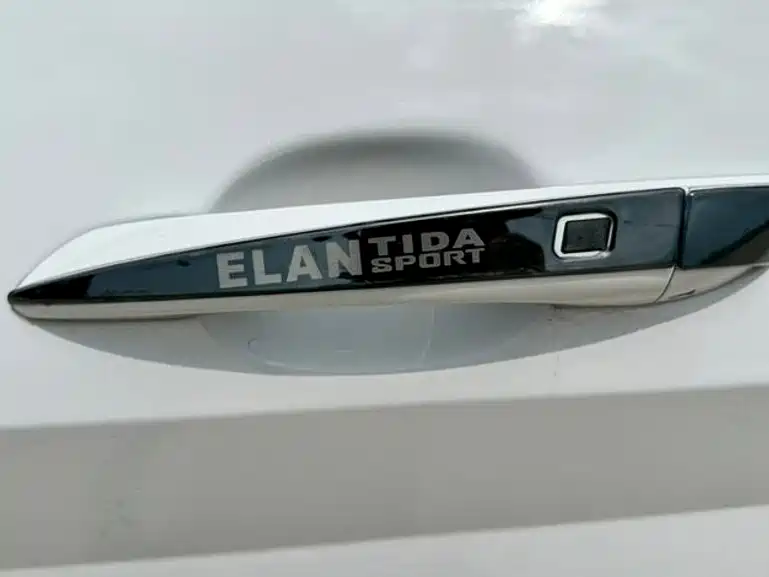 Hyundai Elantra — миниатюра 8