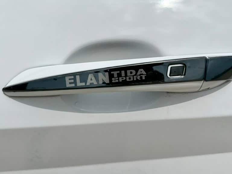 Hyundai Elantra 1.5 л 2023 г. Белый, пробег 17700 км