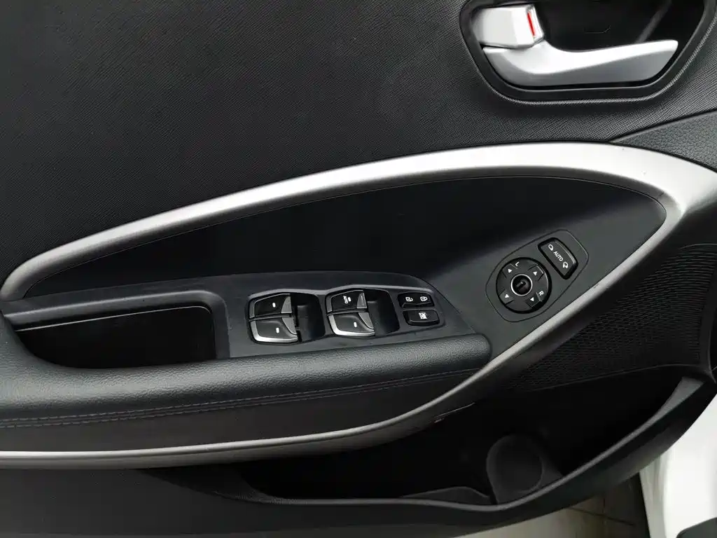 Hyundai Santa Fe — миниатюра 9