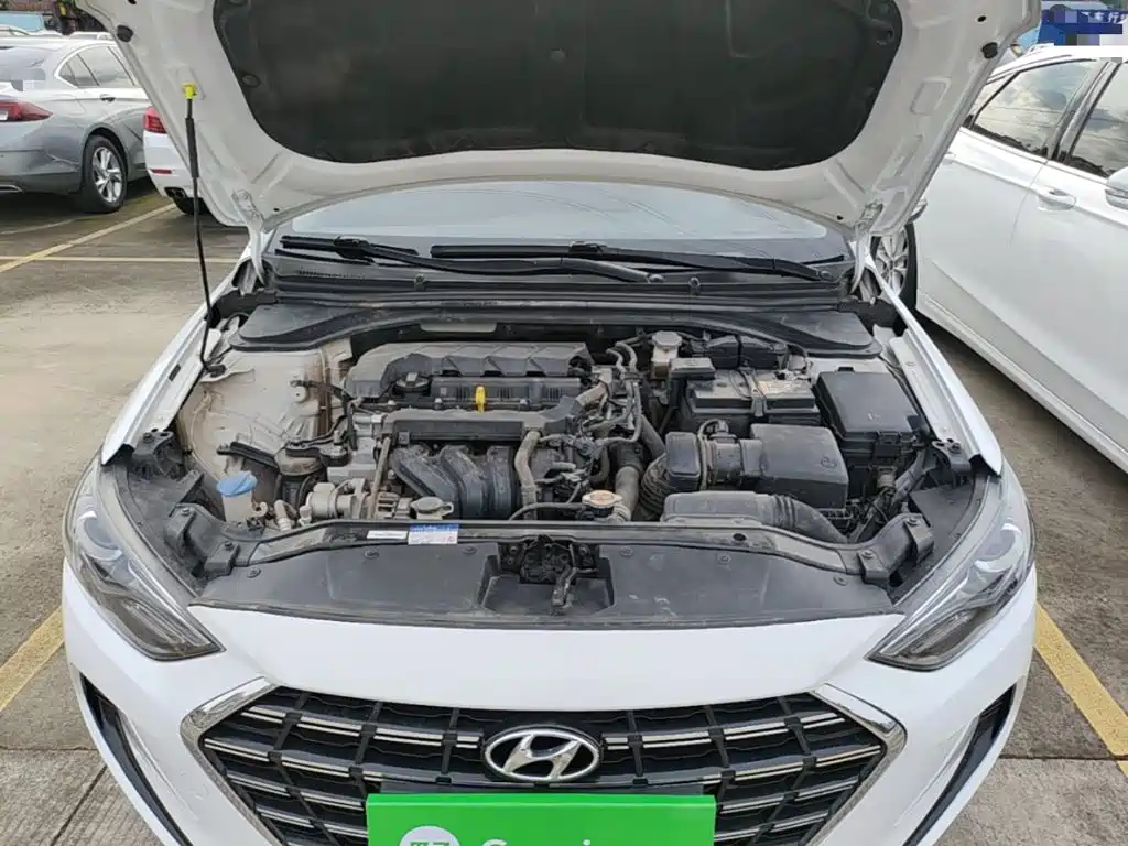 Hyundai Elantra — миниатюра 20