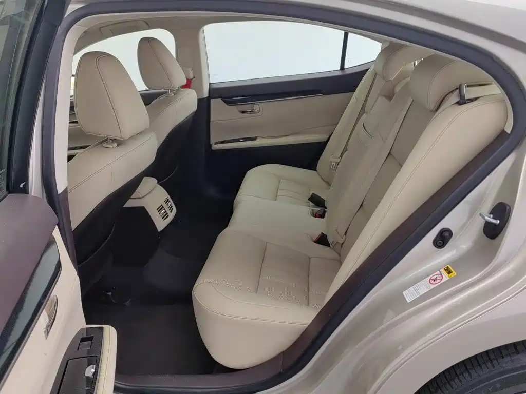 Lexus ES — миниатюра 15