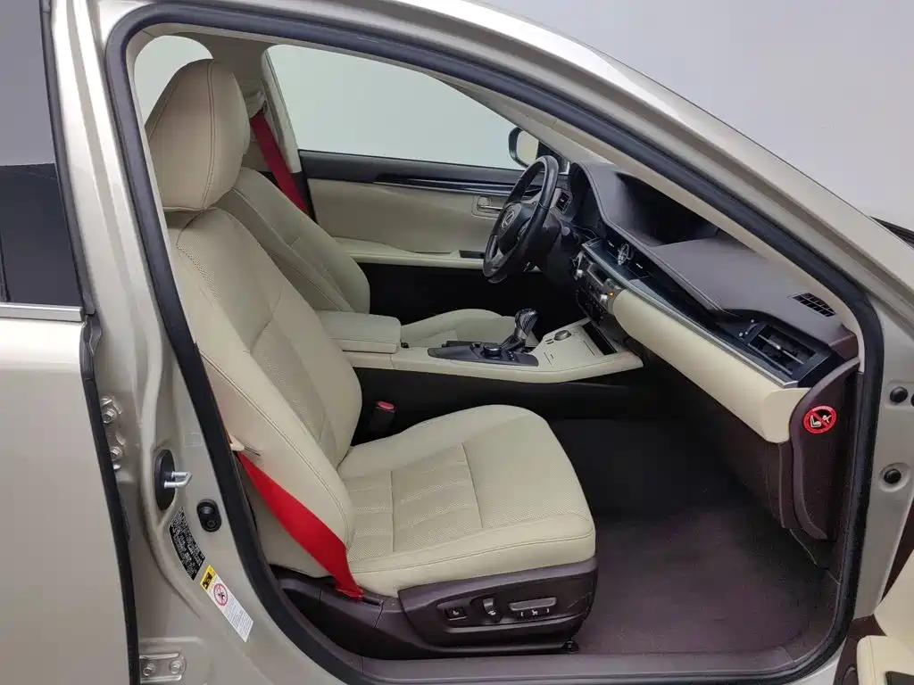Lexus ES — миниатюра 23