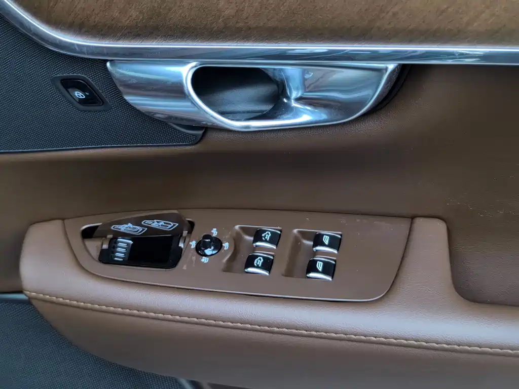 Volvo S90 PHEV — миниатюра 20