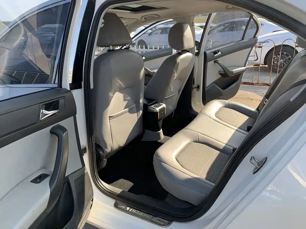 Skoda Rapid — миниатюра 5