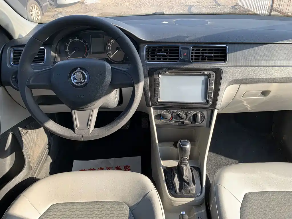 Skoda Rapid — миниатюра 4