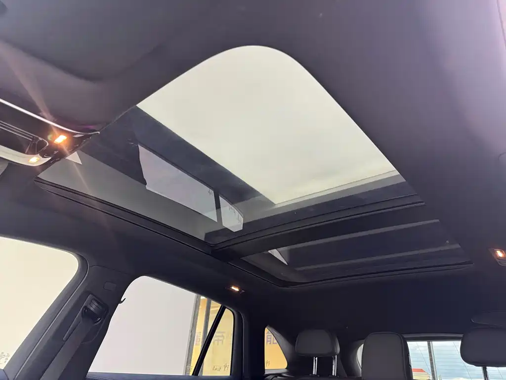 Mercedes-Benz EQE SUV — миниатюра 13