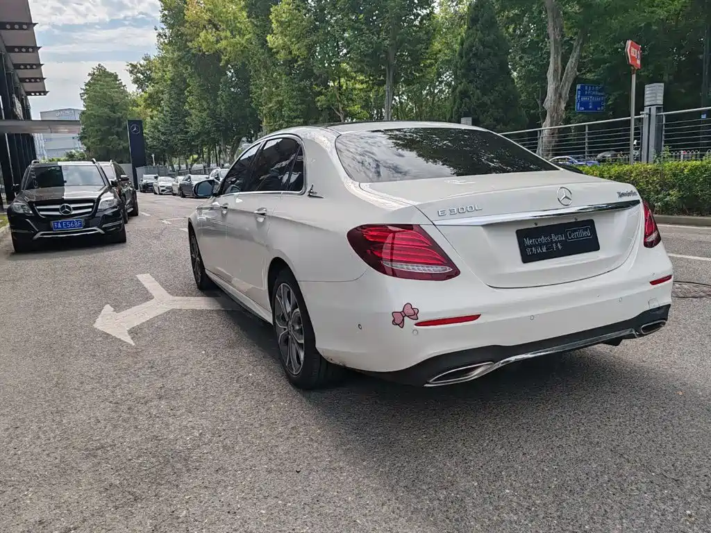 Mercedes-Benz E-Class — миниатюра 3