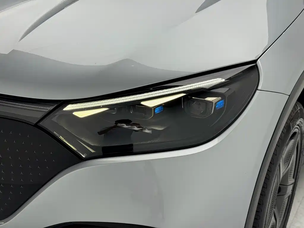 Mercedes-Benz EQE SUV — миниатюра 6