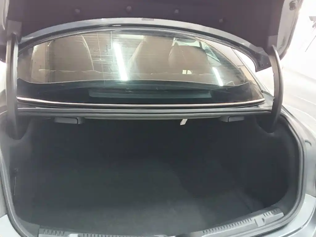 Mercedes-Benz E-Class (Import) — миниатюра 19