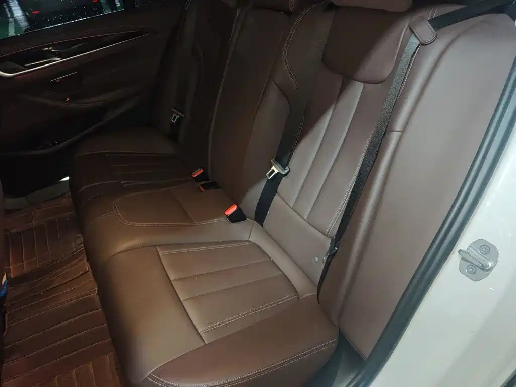 BMW 5 Series — миниатюра 15
