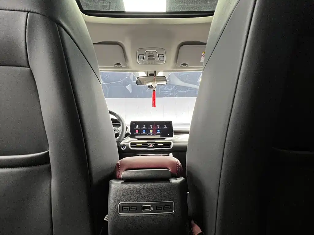 Geely Binyue — миниатюра 13