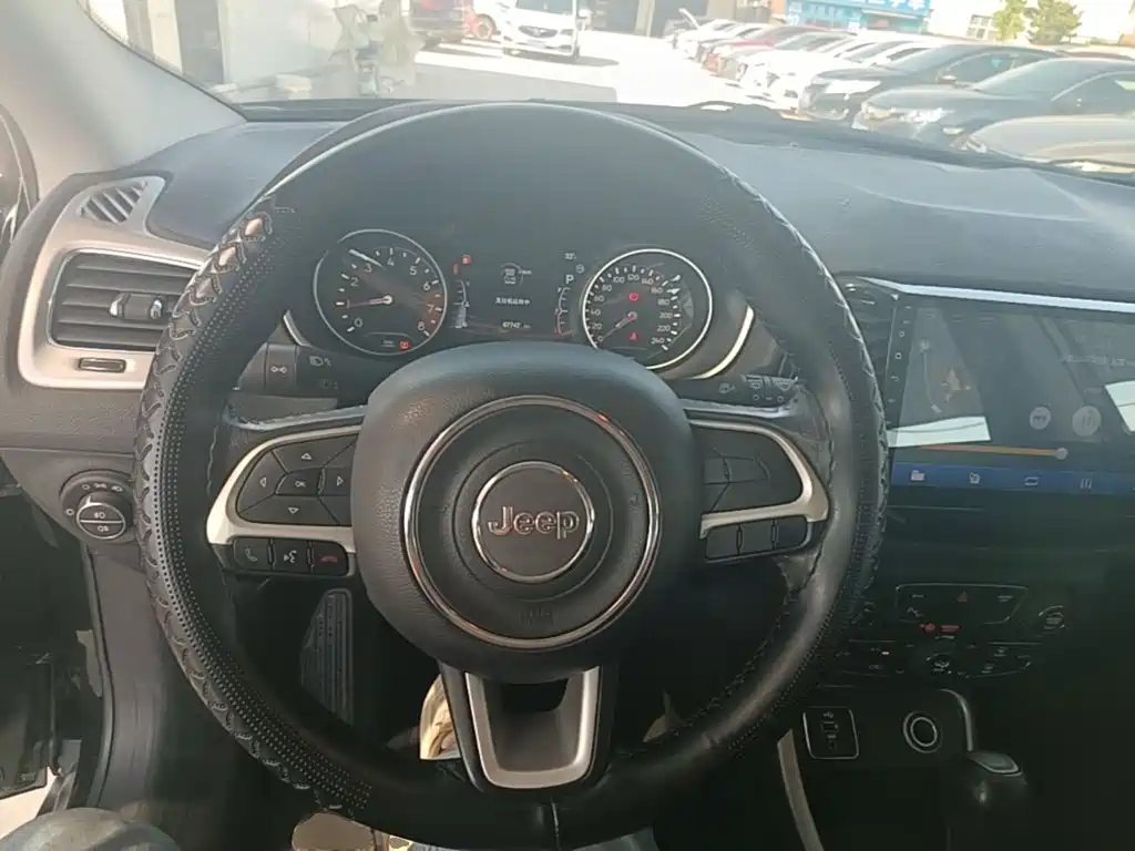 Jeep Compass — миниатюра 11
