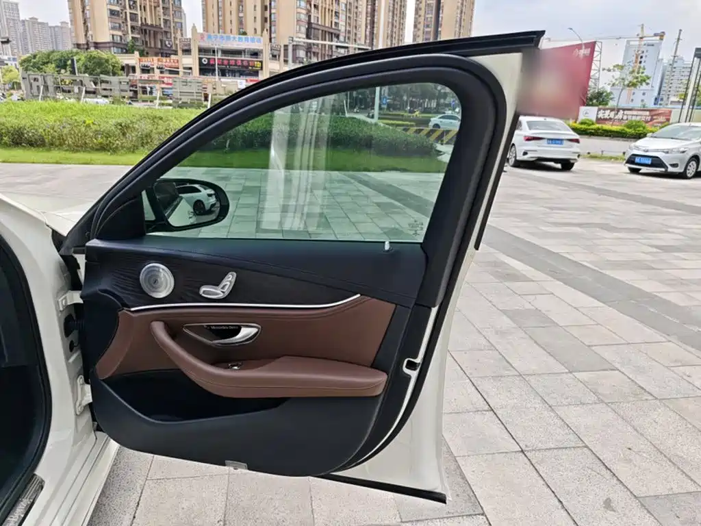 Mercedes-Benz E-Class — миниатюра 6