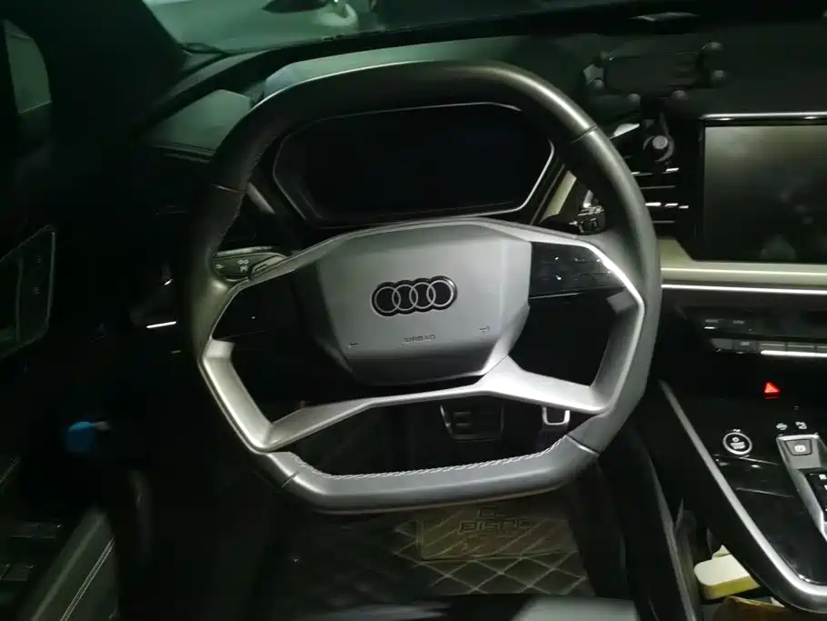 Audi Q4 e-tron — миниатюра 15