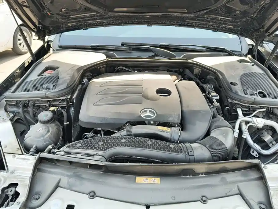 Mercedes-Benz E-Class — миниатюра 10