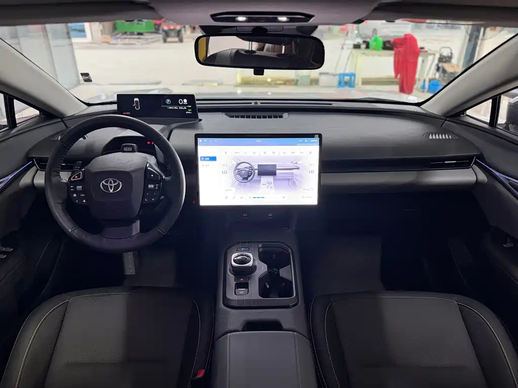Toyota Toyota BZ5 — миниатюра 9