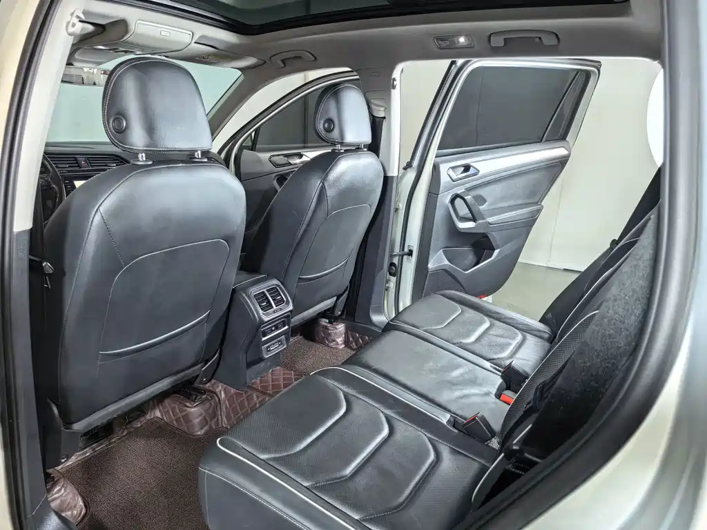 Volkswagen Tiguan L PHEV — миниатюра 7