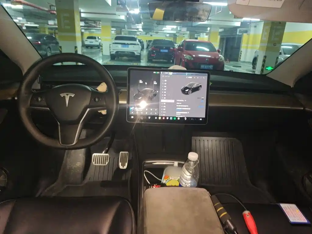 Tesla Model Y — миниатюра 13