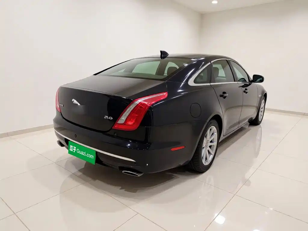Jaguar XJ — миниатюра 6