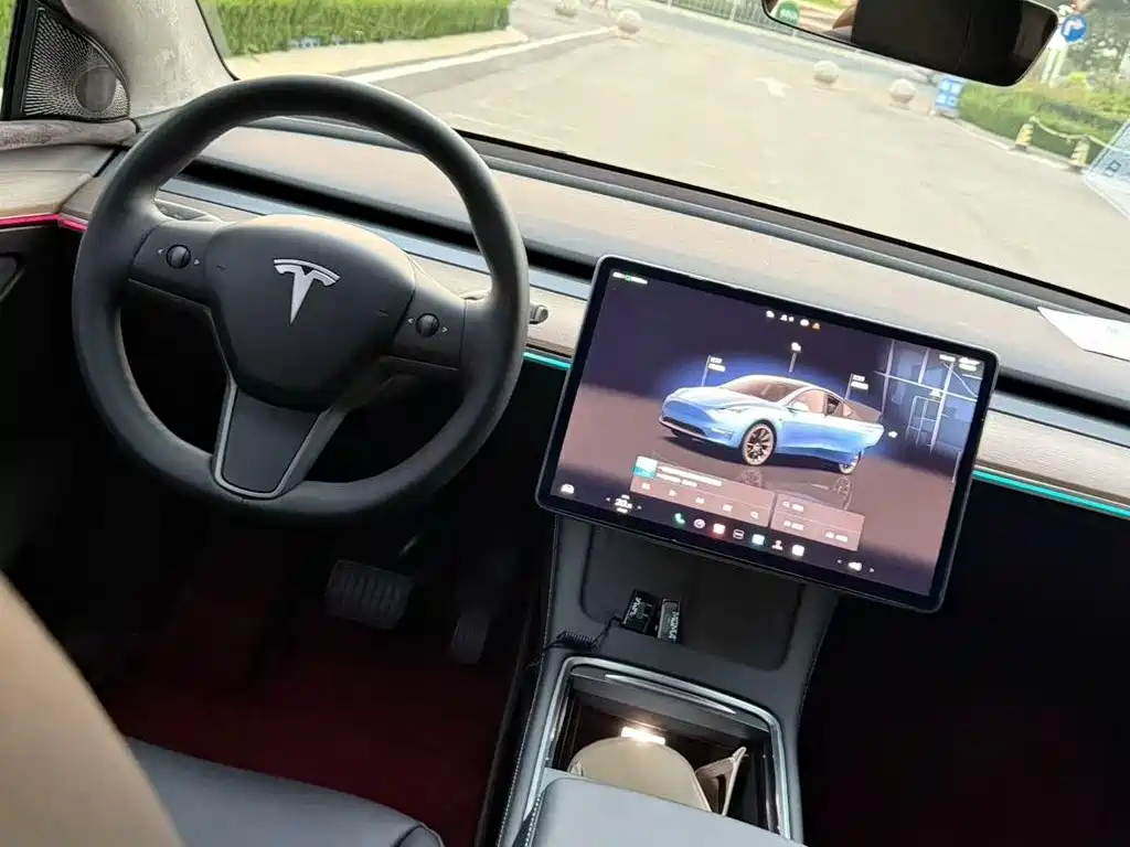 Tesla Model Y — миниатюра 7