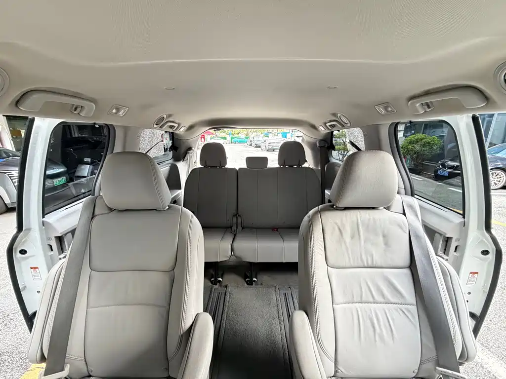 Toyota Sienna — миниатюра 17