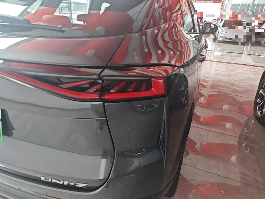 Changan UNI-Z New Energy — миниатюра 8