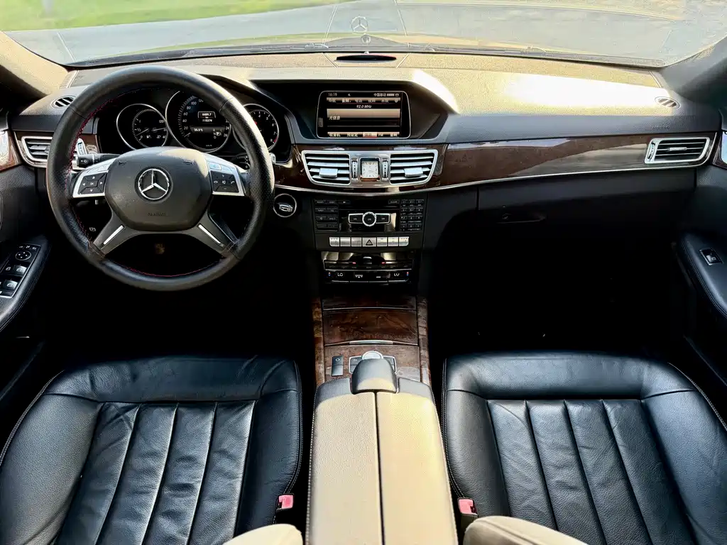 Mercedes-Benz E-Class — миниатюра 4