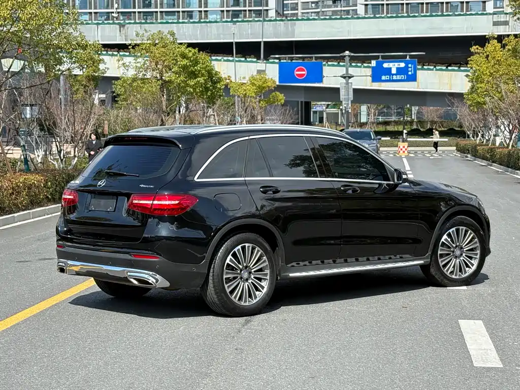 MERCEDES-BENZ GLC