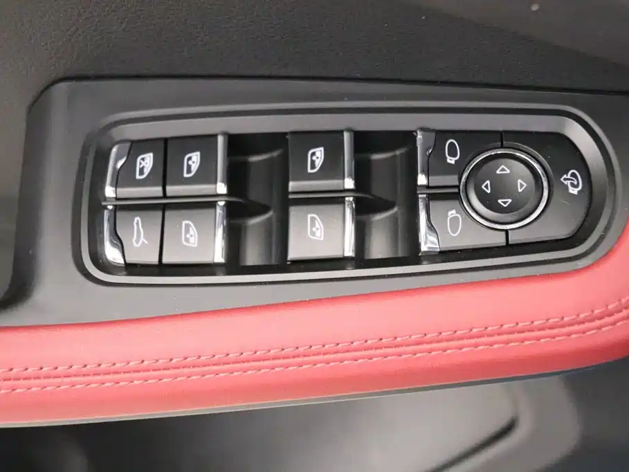 Porsche Macan — миниатюра 14