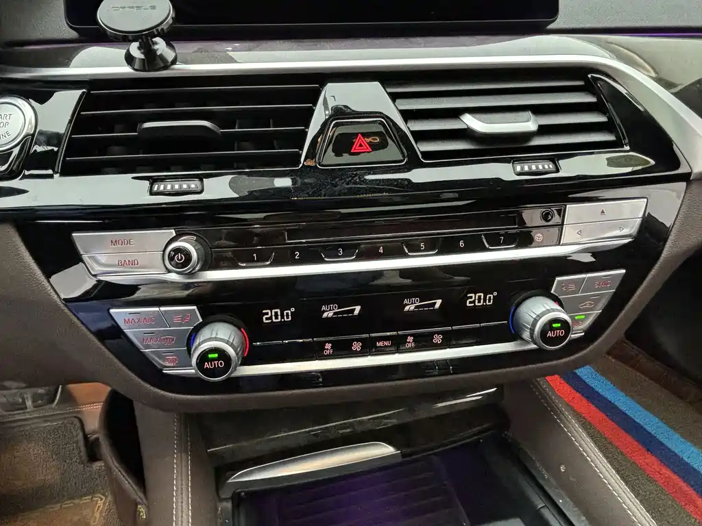 BMW 5 Series — миниатюра 8