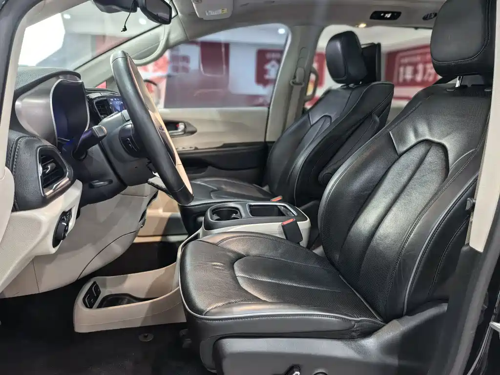 Chrysler Grand Voyager (Import) — миниатюра 12