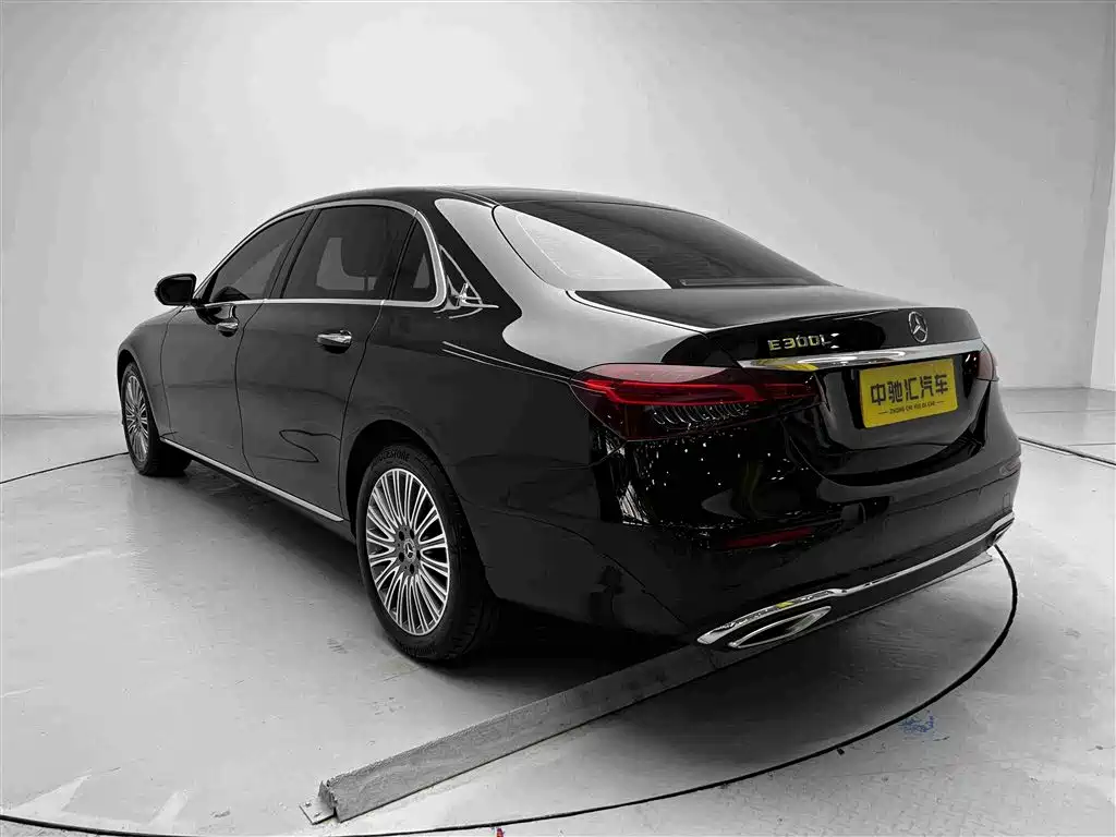 Mercedes-Benz E-Class — миниатюра 4