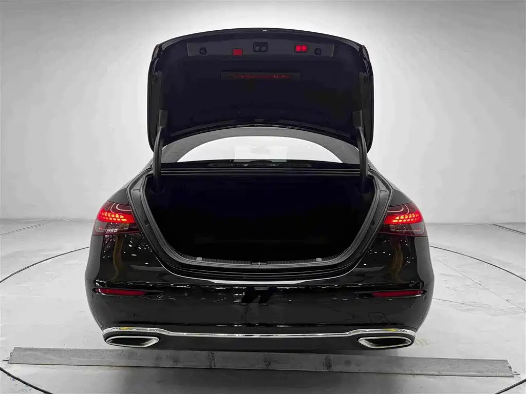Mercedes-Benz E-Class — миниатюра 10
