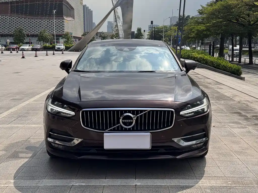 Volvo S90 — миниатюра 2