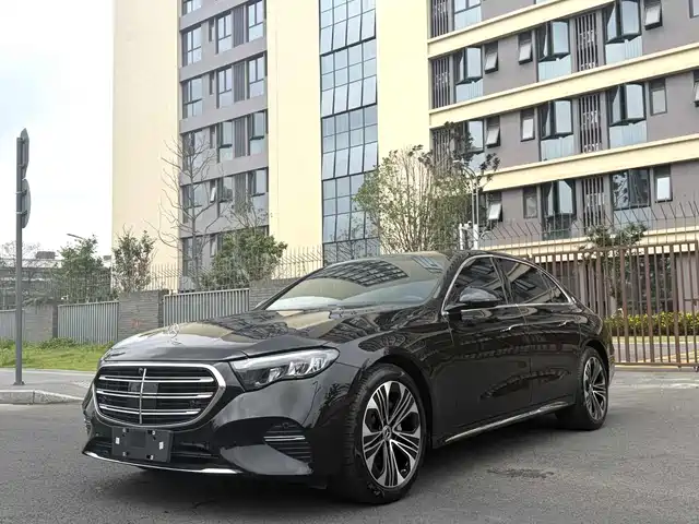 Mercedes-Benz E-Class 2025 E 300 L Luxury — фото 1