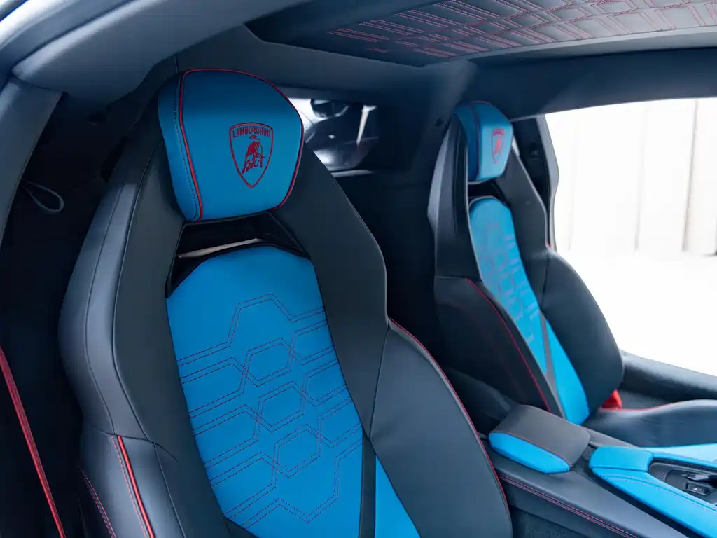 Lamborghini Revuelto — миниатюра 5