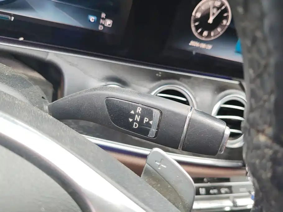 Mercedes-Benz E-Class — миниатюра 16