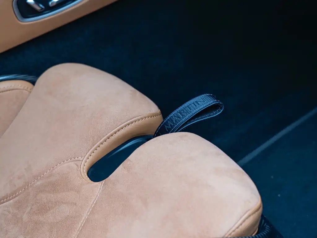 Aston Martin DB12 — миниатюра 24