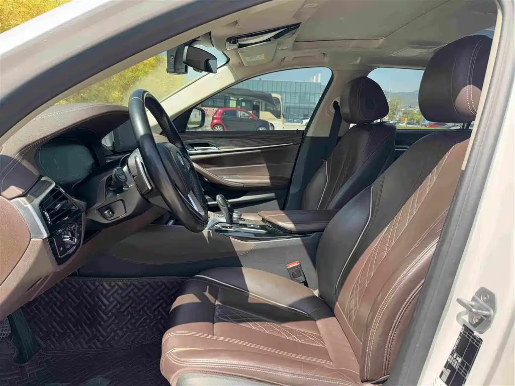 BMW 5 Series — миниатюра 4