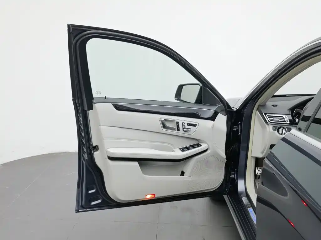 Mercedes-Benz E-Class — миниатюра 8