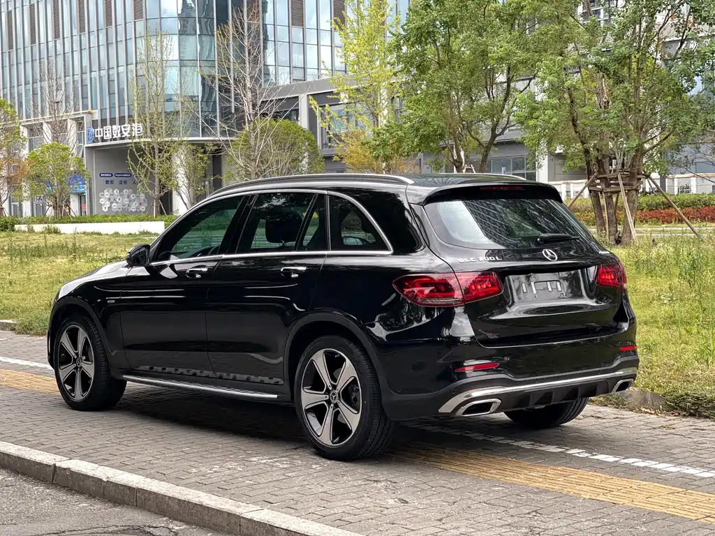 MERCEDES-BENZ GLC